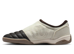 Women's Nike Total 90 in Soft Pearl / Velvet Brown