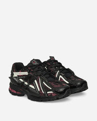 1906A Sneakers Black / Dragon Berry / White