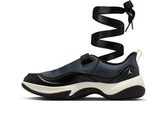 Women's Jordan Pointe in Black / Sail